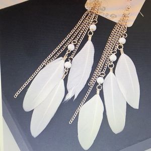 🆕 EARRING - WHITE